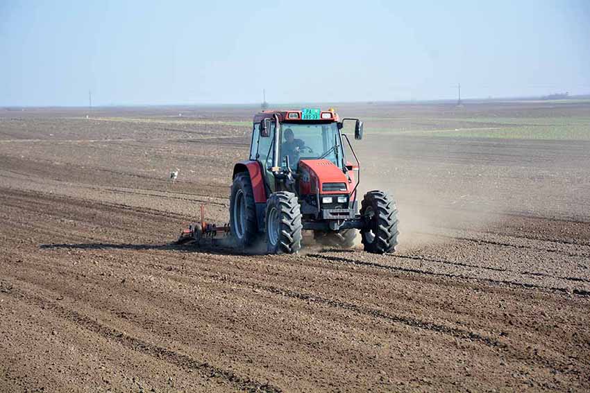 Svaki treći traktor u Srbiji kupljen uz podršku subvencija