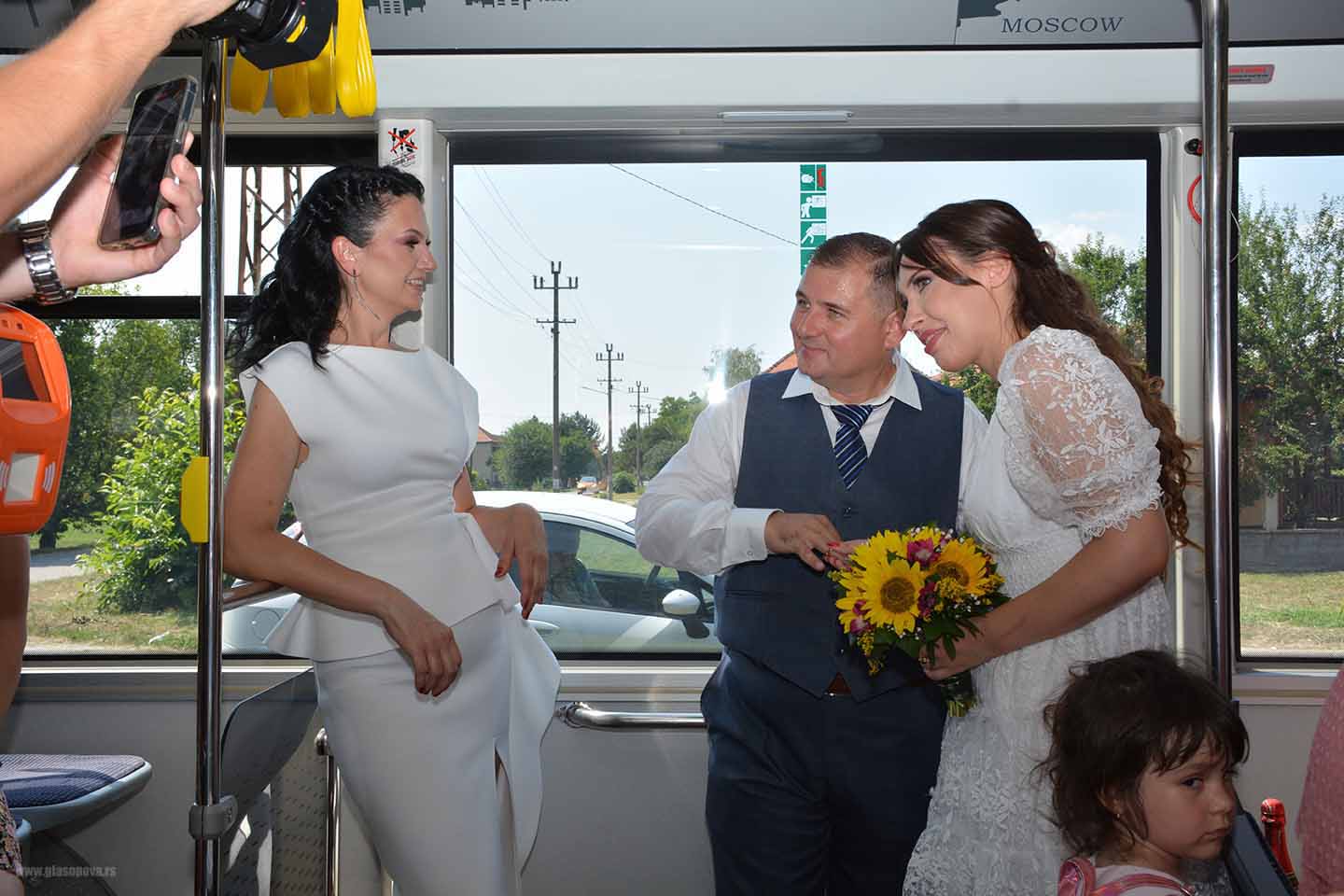 Nesvakidašnje venčanje u Sefkerinu: Goran i Jovana rekli „DA“ u autobusu (video)