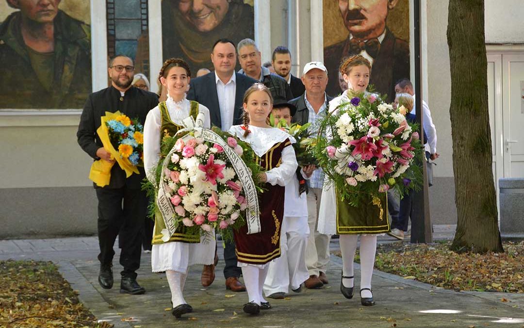 Dan oslobođenja Opova: Položeni venci na spomenik palim rodoljubima (video)