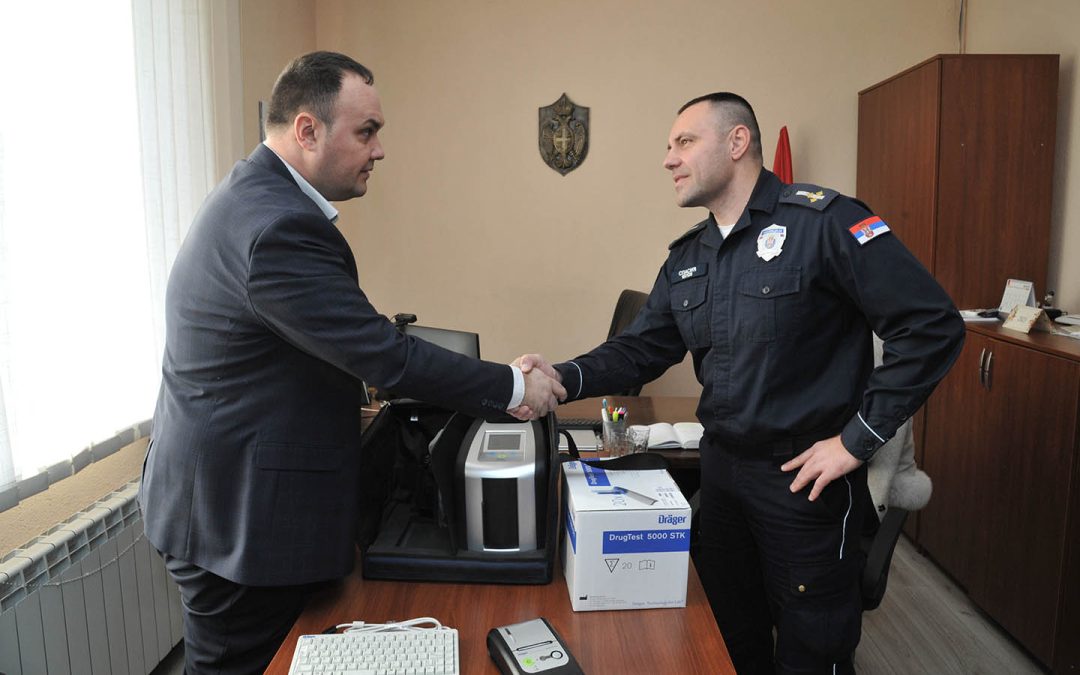 Lokalna samouprava: Računarska oprema i aparat za droga test Policijskoj stanici Opovo (video)