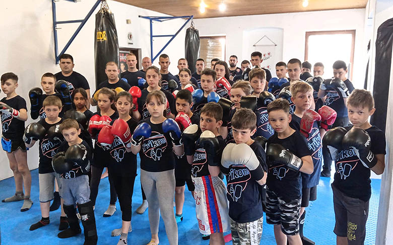 Kik boks klub „Dragon“ Sefkerin: Najmlađi kikbokseri aktivni tokom raspusta