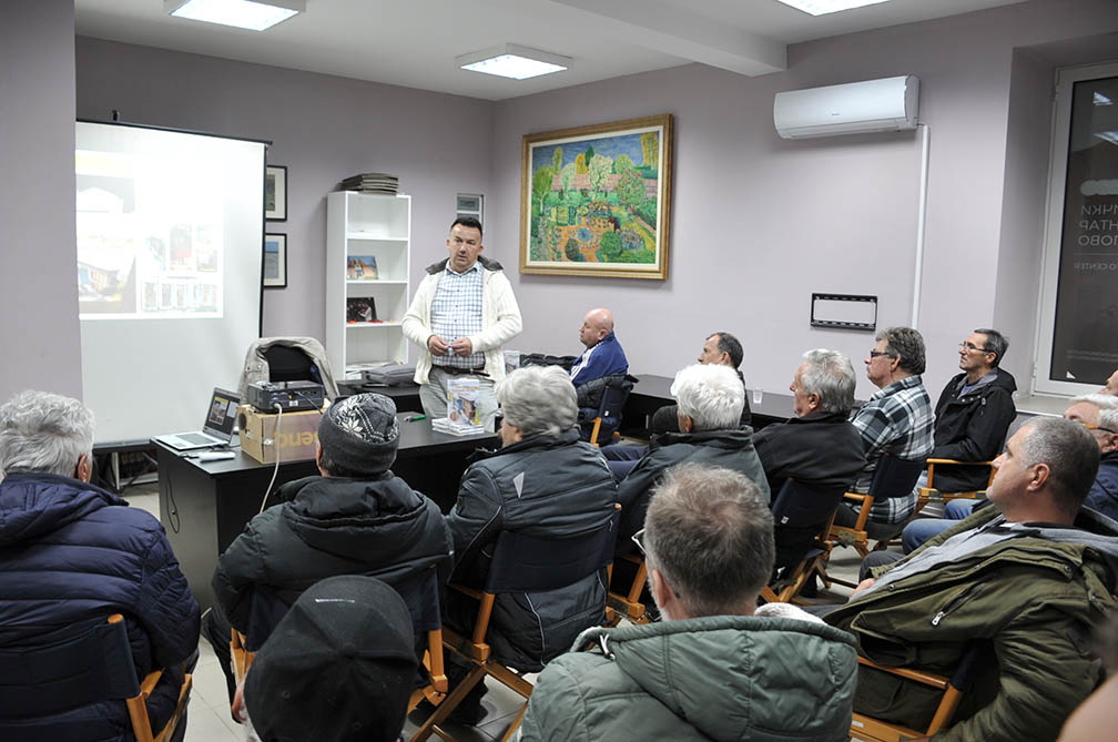 Udruženje pčelara „Amorfa“: Zoran Petrović održao predavanje pred punom salom