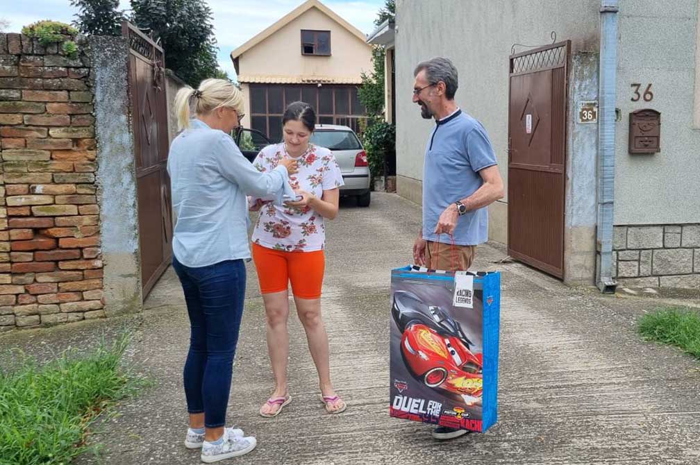 Opštinska uprava Opovo: Četiri paketa za novorođene bebe