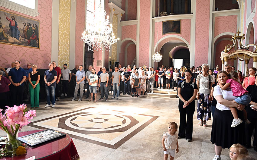 Velika podrška za sveštenika Željka Milovanova (video)