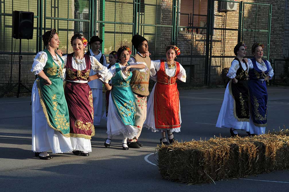 Folklorno veče u Sakulama