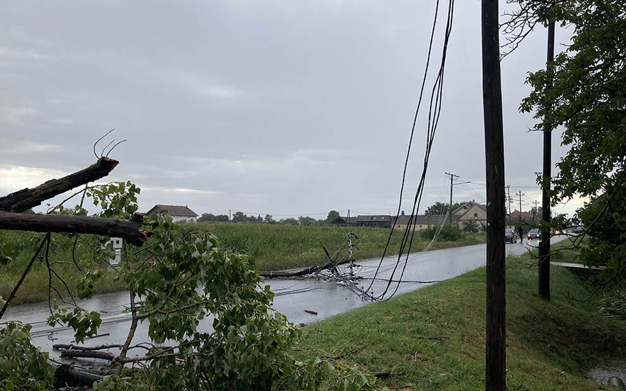 ED Pančevo: Apel i brojevi telefona za hitne intervencije nakon oluje