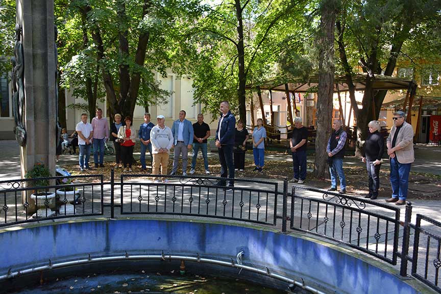 Obeležen Dan oslobođenja Opova: Položen venac na spomenik palim rodoljubima u Opovu
