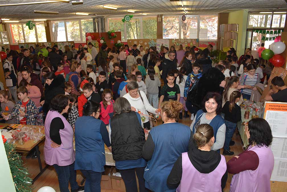 Novogodišnji školski humanitani bazar u Opovu