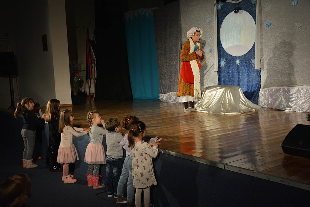 Pozorište: Novogodišnja predstava za decu „Krug oko sveta“