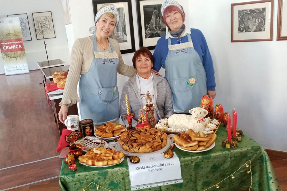 Opovčanke-Ruskinje na festivalu božićnog kolača u Zrenjaninu