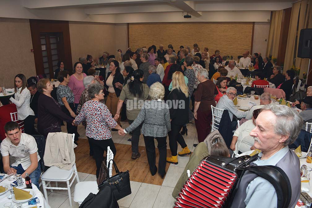 Penzioneri Opštine Opovo proslavili praznik Dan žena (video)