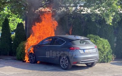 Zapalio se automobil u Opovu, intervenisali vatrogasci (video)