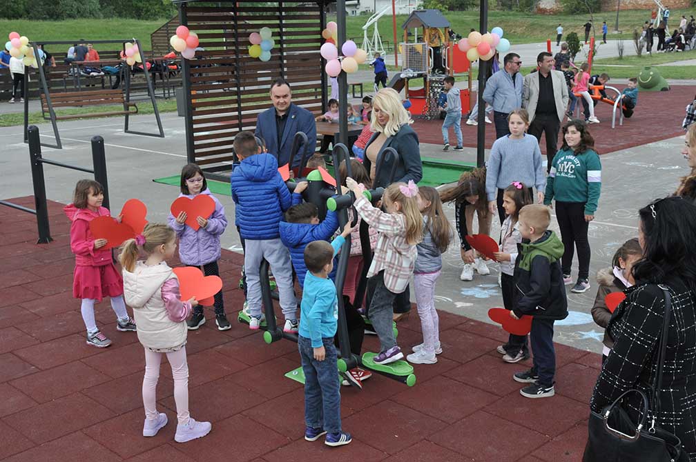 Ministarka Darija Kisić obišla porodični park u Opovu
