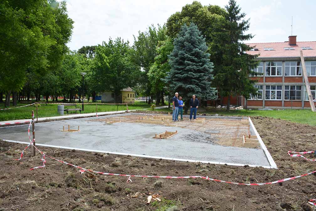 Markov obišao radove na izgradnji novog dečijeg igrališta u Barandi (video)