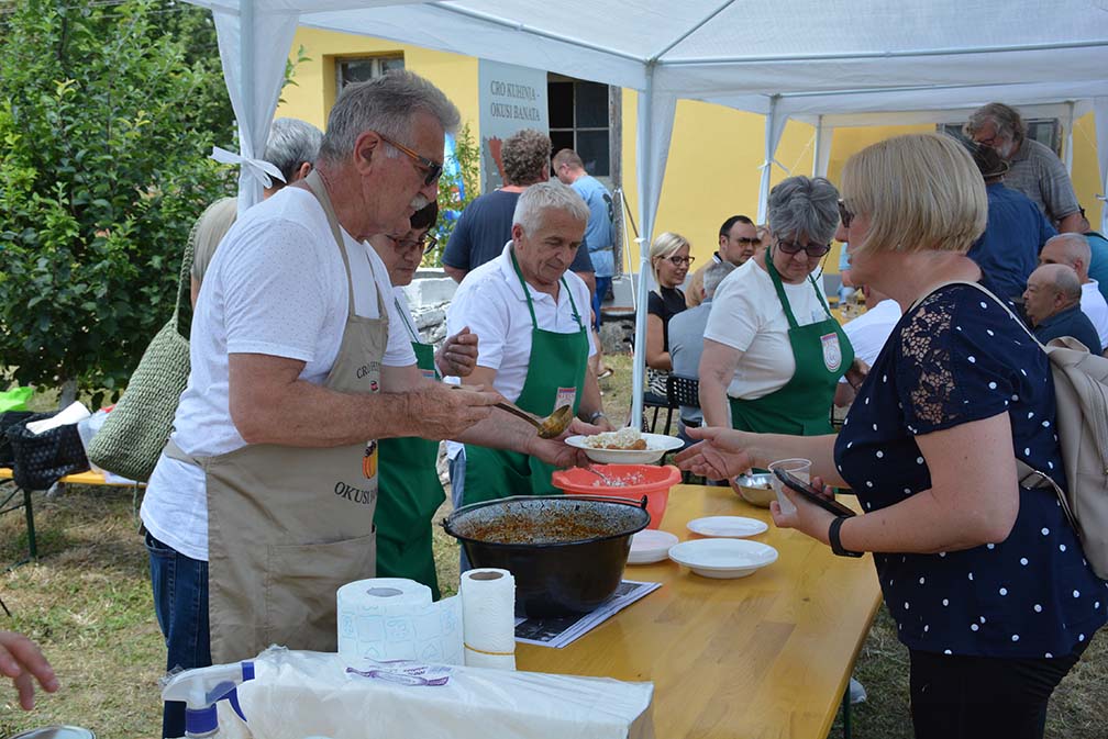U Opovu startovala manifestacija Cro kuhinja – Okusi Banata (video)