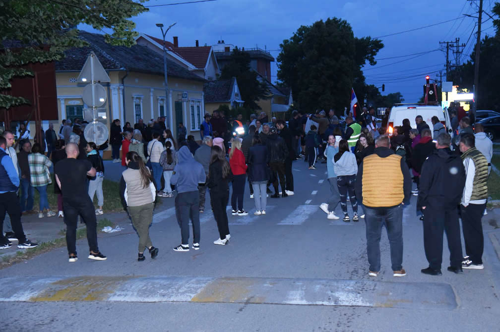 Blokada centralne raskrsnice u Opovu i najava novog zbora građana