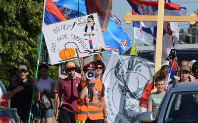 Opovčani dočekali studente i srednjoškolce koji pešače u Zrenjanin