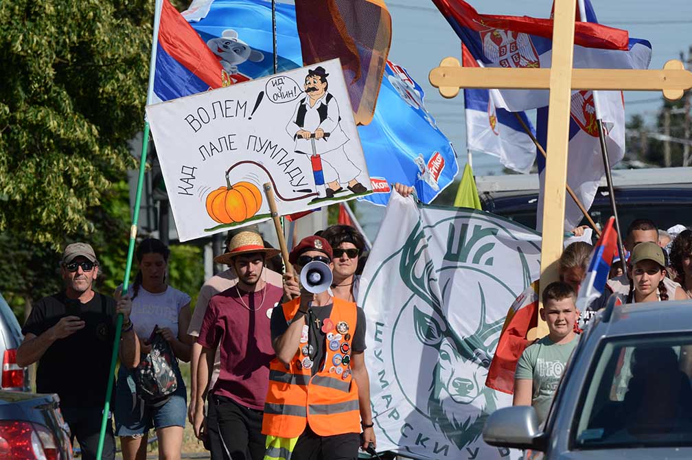 Opovčani dočekali studente i srednjoškolce koji pešače u Zrenjanin