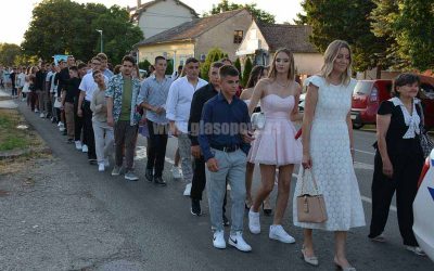 Matursko veče: Maturanti naše opštine proslavili završetak osnovne škole