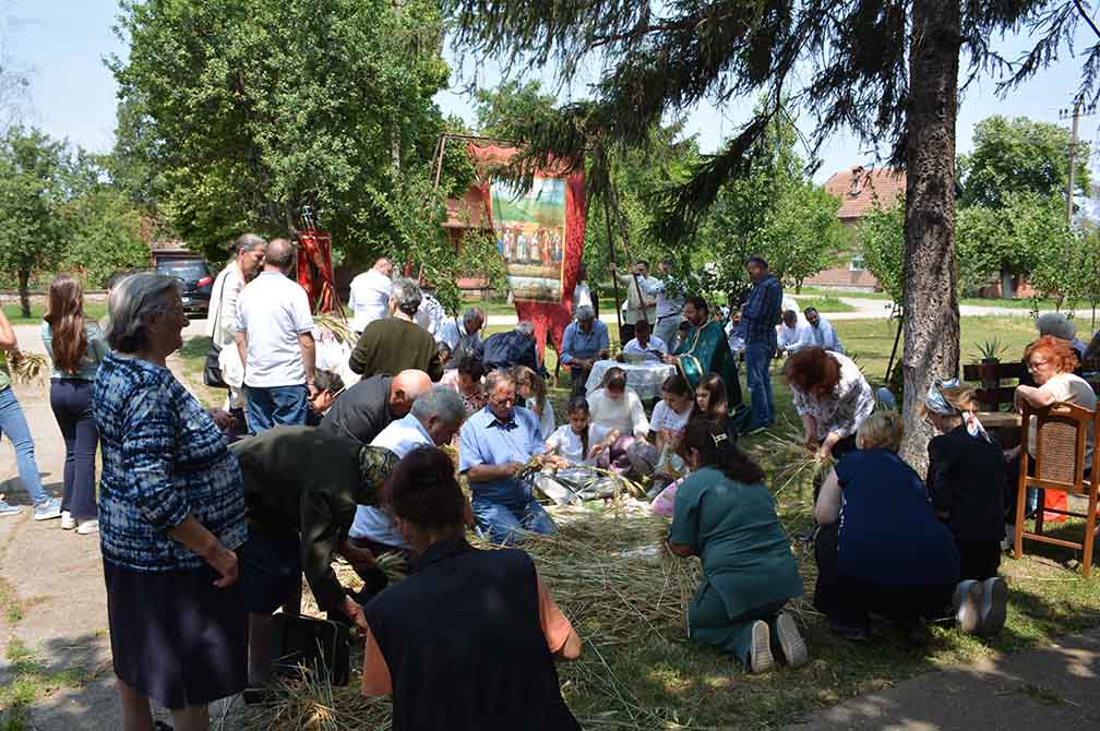 Duhovska litija u Sakulama, pleli se venci za plodnu godinu