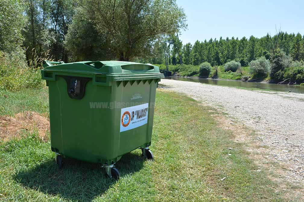 Novi kontejner za odlaganje smeća na opovačkoj plaži