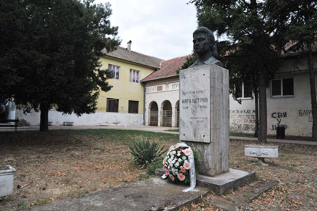 Dan Barande: Položeni venci na spomenike narodnog heroja Olge Petrov i partizana Toše Aćimovića – Mećave