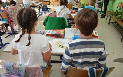 Pred početak školske godine: Koliko koštaju udžbenici i školski pribor. Besplatni udžbenici za đake prvake
