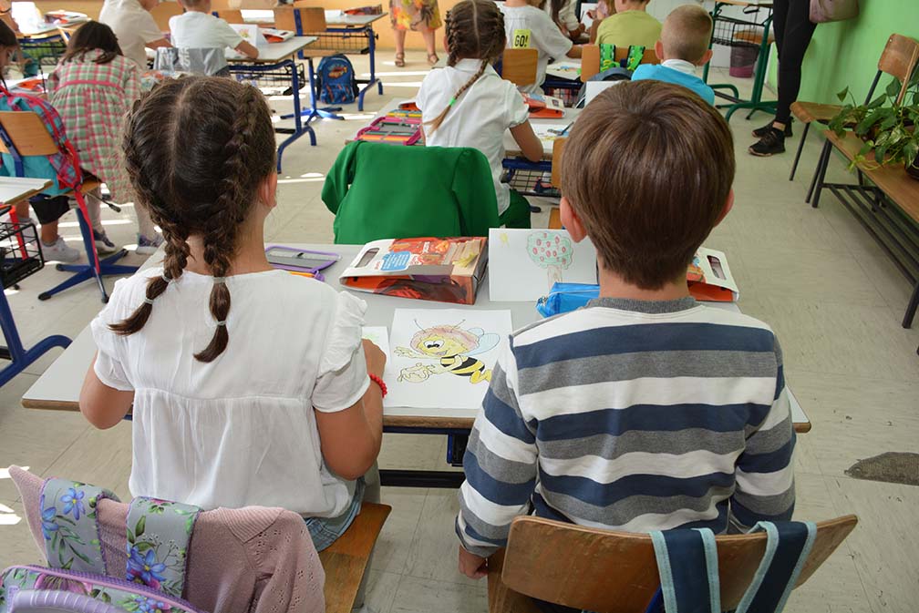 Pred početak školske godine: Koliko koštaju udžbenici i školski pribor. Besplatni udžbenici za đake prvake