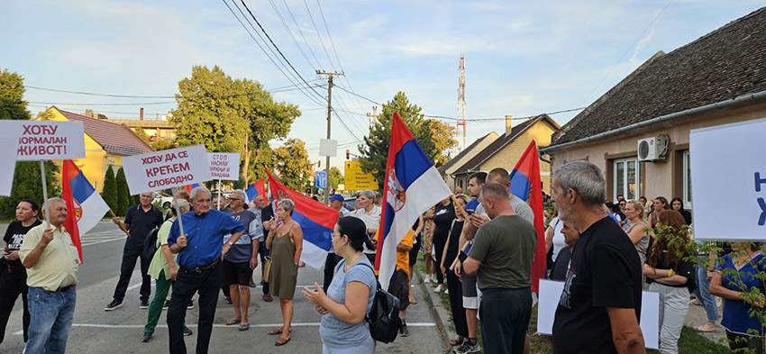 U Opovu održan skup protiv blokada
