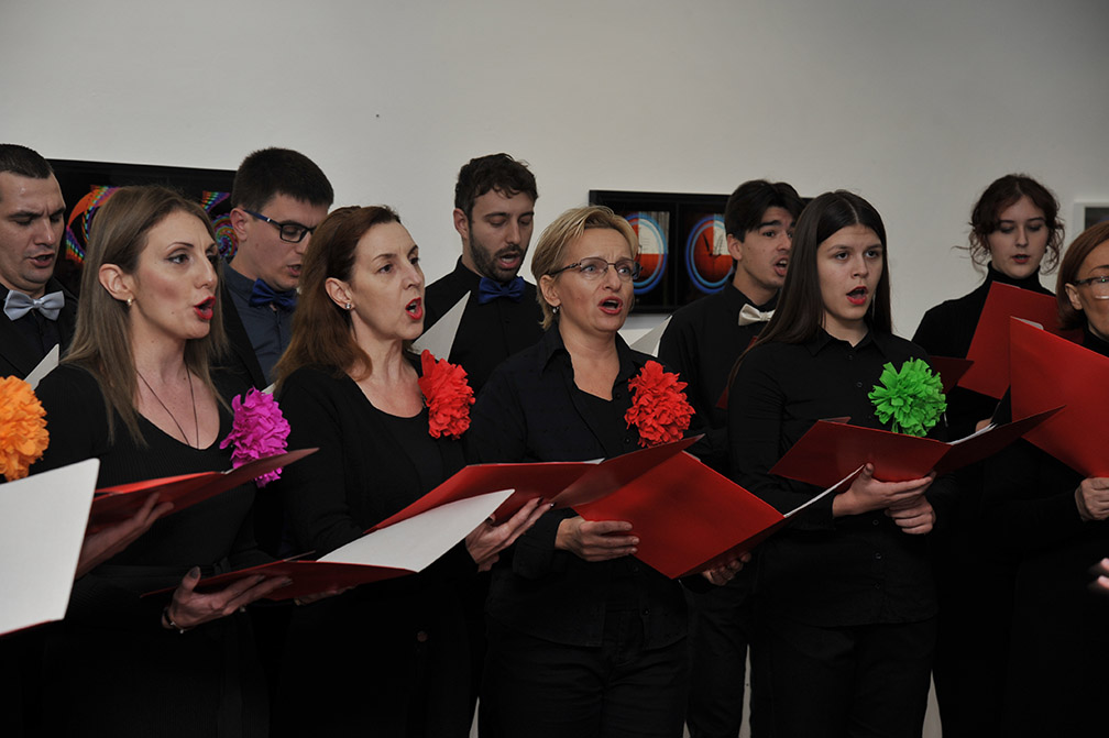 Hor Harmonium prima nove članove, posebno se traže soprani i muški glasovi