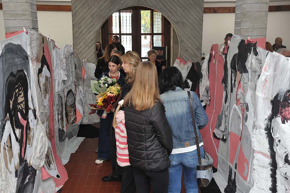 Izložba Vesne Pavlović Pažđerski: Saga o Velikoj Svesci – Paraikonografija erotike, neprekidni preobražaj lica i naličja savitljivih formi