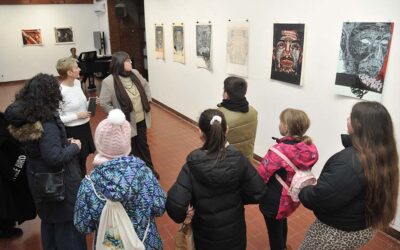 U Galeriji „Jovan Popović“ otvorena retrospektivna izložba grafika „Kadriranje čoveka“ Daniele Fulgosi