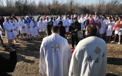 Opovo: Na Tamišu održano Bogojavljansko plivanje za Časni krst