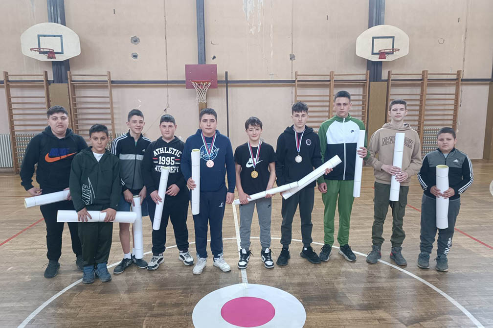 Sportski ribolov: Školsko takmičenje u zabacivanju tega u metu